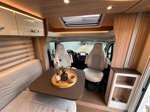 B&uuml;rstner Delfin T 690 G - Navi Foto: 5