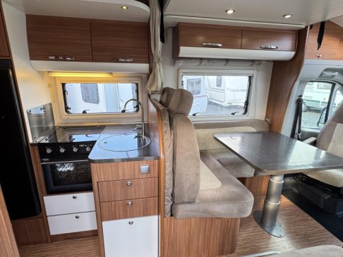 Adria Matrix 680 SP -5 Personen-mit Hubbett Foto: 5
