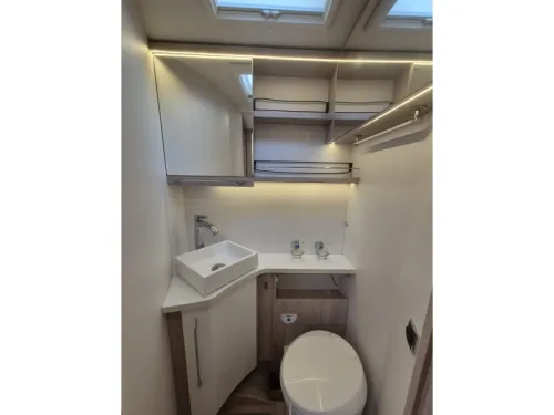 Rapido 696 F Premium Edition E&P Levelsysteem  Foto: 9