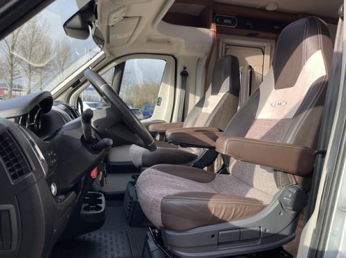 LMC Cruiser Sportline 662 G Edition 60 Jahr | Single beds | Roof air conditioning | 1st Owner | 2x Solar | Tow bar | Inverter | Camera | TV | Navi | Clima | Air suspension | Head-up display | Stabilizer legs | Lane Assist photo: 8