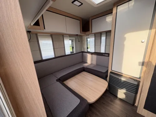 Knaus Sport Platinum 500 EU camas individuales / asientos redondos foto: 4