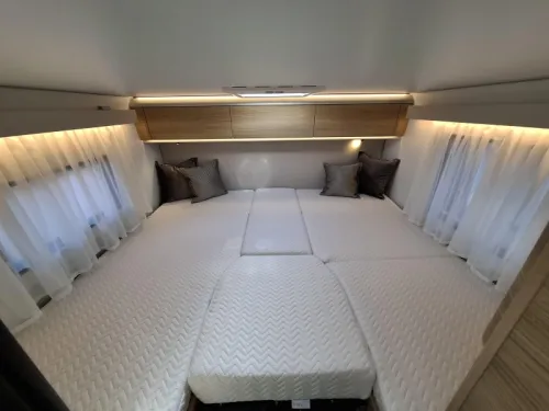 Adria Coral Select 670 DL '27 180pk aut full digi Foto: 20