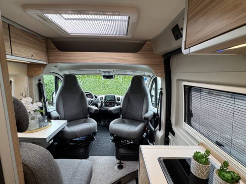 Hymer Yosemite 600 LITS JUMEAUX 160 ch Euro6 Fiat Ducato **Unique/Chauffage diesel/4 places assises/2x batterie auxiliaire/Store/1er propri&eacute;taire/Seulement photo: 22