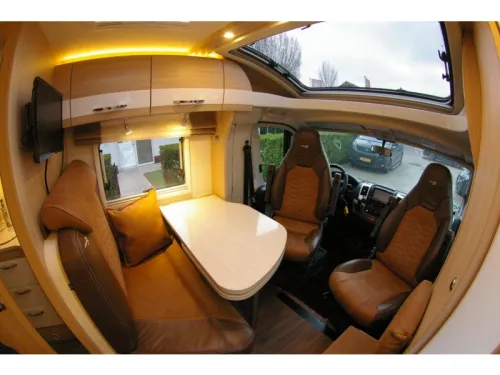 B&uuml;rstner Travel Van T 620 G Single beds, Automatic photo: 8