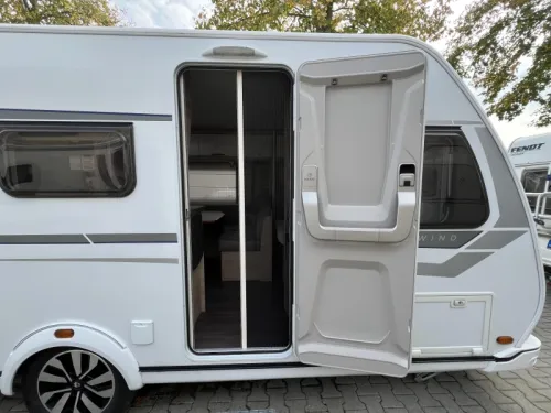 Knaus Sudwind 580 QS Rangierhilfe, Etagenbett, Radio, Foto: 18