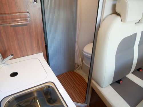Adria Twin 640 SLX, L&auml;ngsbetten, Koni Sto&szlig;d&auml;mpfer, Bearlock Foto: 15