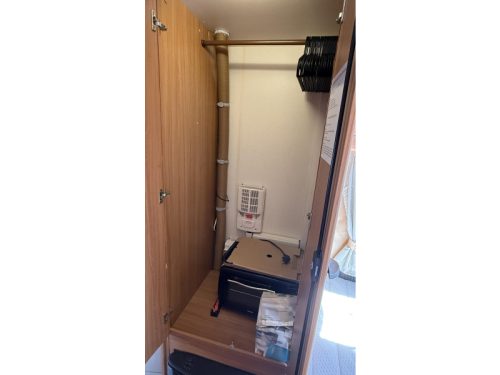 Hobby De Luxe 540 UL single beds dinette photo: 8