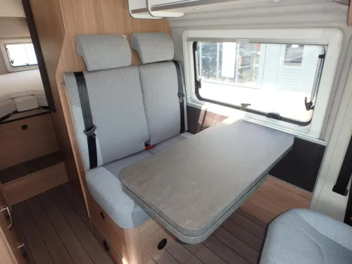 Weinsberg CaraBus 630 ME EDITION FIRE Foto: 18