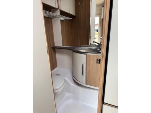B&uuml;rstner Premio Plus 520 TL spacious family caravan photo: 17