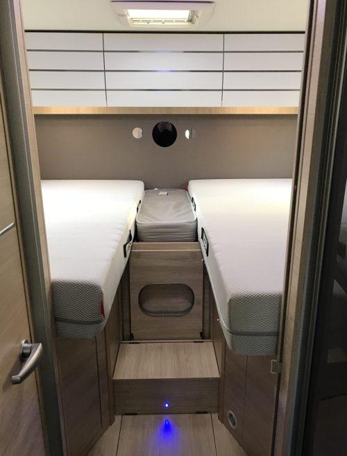 Challenger # 9T Automatic # Single beds # photo: 23