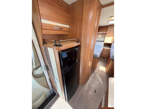 Eura Mobil Terrestra 720 Single beds/2015/Pop-top roof  photo: 11