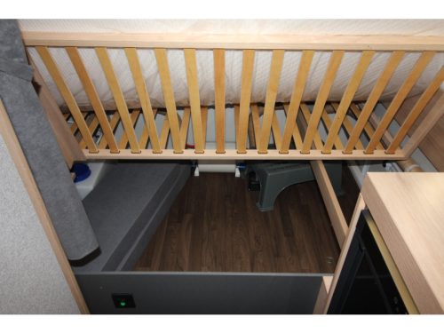 Knaus Sport 420 QD Transverse bed & spacious kitchen! photo: 17
