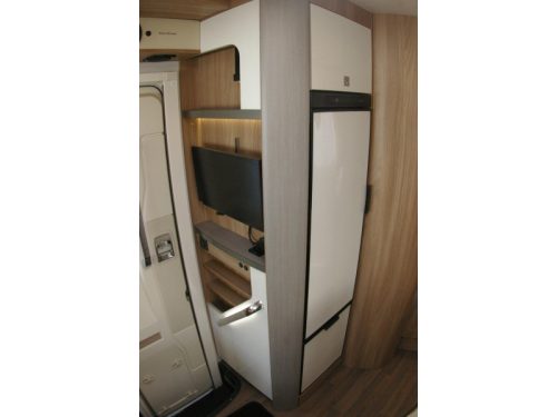B&uuml;rstner Aviano 700 Lit central, Toit relevable. photo : 11