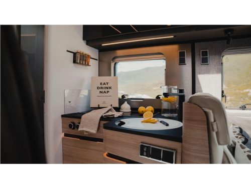 Hymer B-MC I 680 OVERHEAD CABINETS INSTEAD OF PULL-DOWN BED! photo: 14