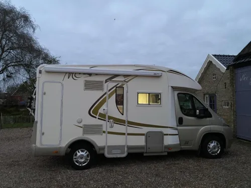 McLouis MC4 32 Luxury Edition Holiday Ready photo: 1