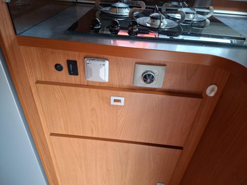 Giottiline Therry 45 T luxuri&ouml;ses und ger&auml;umiges Alkoven-Wohnmobil f&uuml;r 5 Personen Foto: 14