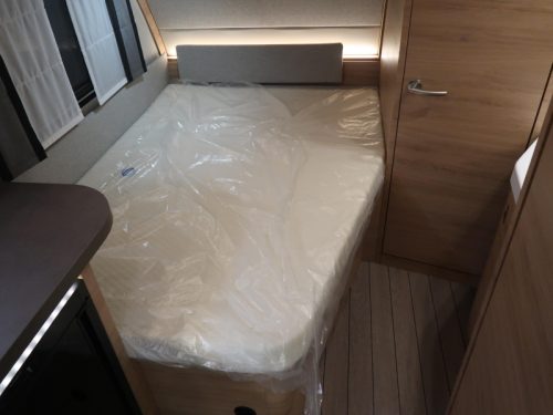 Knaus Sudwind Black Selection 450 FU FRENCH BED / DINETTE photo: 4