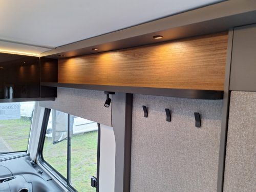 Hymer B-MC I 680 OVERHEAD CABINETS INSTEAD OF PULL-DOWN BED! photo: 7