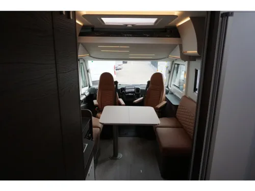Adria Sonic Supreme 700 DL Automatik 180 PS Foto: 9