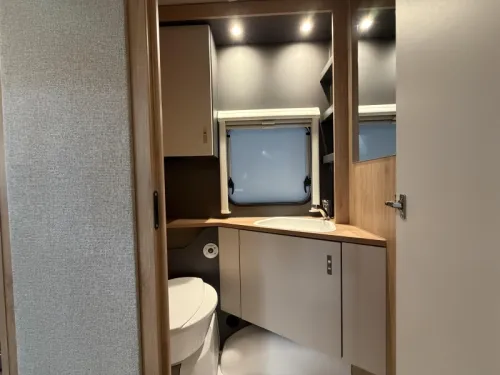 Knaus Sport 460 EU single beds / dinette photo: 14