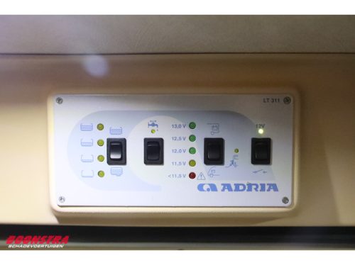 Adria Twin 2.3 M. Jet Querbett Mittelk&uuml;che L&auml;ngssitzbank Klimaanlage Foto: 22