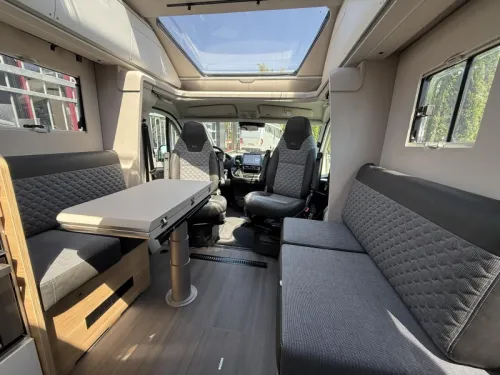 Adria Coral Plus 670 DL Face To Face  photo: 10