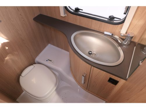 B&uuml;rstner Averso Top 520 TL Spacious 6 berths photo: 12