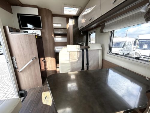 B&uuml;rstner Lyseo 700 T Queensbed/2017/Euro6/6.9M Foto: 7