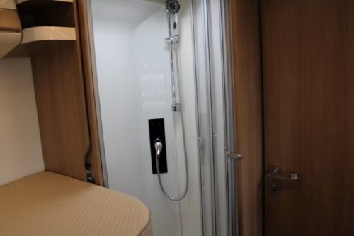 Robust AUTOMATIC 180 hp Malibu I 490 LE by Carthago lift-and single length beds (124 photo: 57