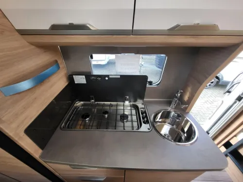 Knaus Sudwind Black Selection 540 FDK super ger&auml;umig und komplett Foto: 16