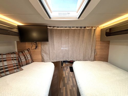 Weinsberg CaraLoft 640 MERCEDES AUTOMATIC SINGLE BEDS POP-TOP ROOF photo: 3