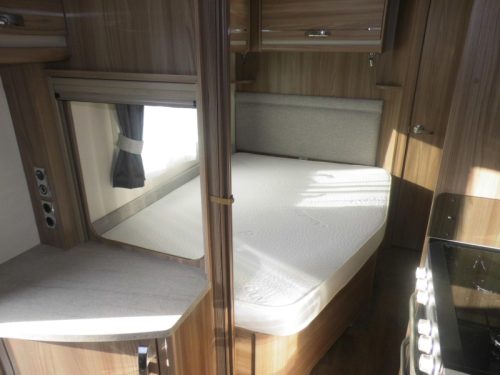 Sprite Cruzer 495 SR Like new! Thule awning photo: 3