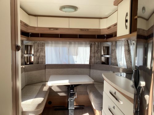 Hobby De Luxe 460 UFE omnistor  photo: 17