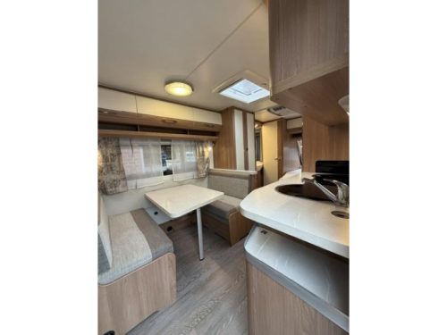 Hobby De Luxe 540 KMFE 3 bunk beds Mover Airco photo: 12