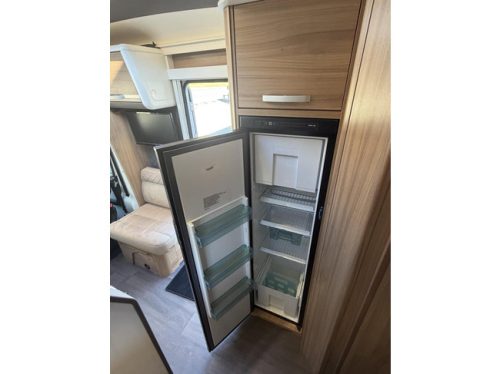 Adria Coral S 670SC French bed Awning Maxxfan Flat screen photo: 19