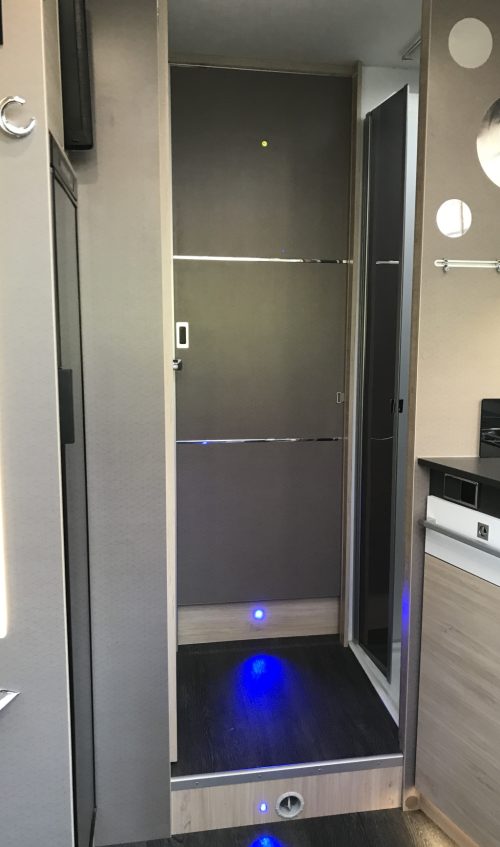 Challenger # 9T Automatic # Single beds # photo: 22