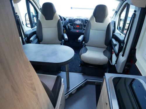 Camping-car Clever 6.40 Mtr, Ch&acirc;ssis Maxi, Lits Jumeaux Bas !! photo : 8