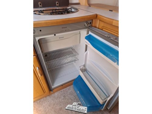 Fendt Platin 510 TFB French bed Microwave Awning photo: 10