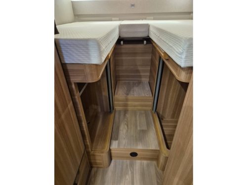 Weinsberg CARACOMPACT 600 MEG PEPPER 163 HP ONLY 47,451 KM !! TV + SATELLITE SINGLE BEDS CRUISE CONTROL THULE BIKE RACK WITH LIFT photo: 18