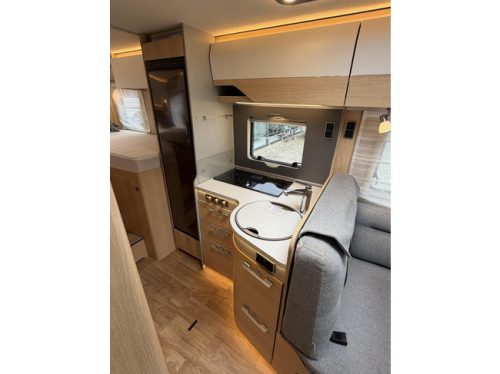 Hymer B600 MC WhiteLine Automatic Single Beds Awning Large Garage photo: 16
