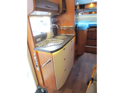 Carthago C-Tourer T143, Camas longitudinales foto: 4