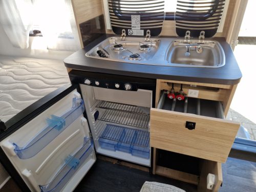 Sterckeman Easy Comfort 390 CP Mover/Awning photo: 5