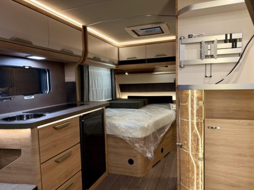Knaus Sudwind Black Selection 450 FU model 2027 photo: 4