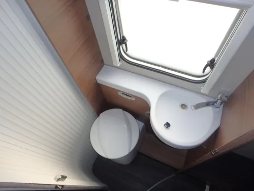 Knaus L!ve Wave 650 MX Hubdach Foto: 21