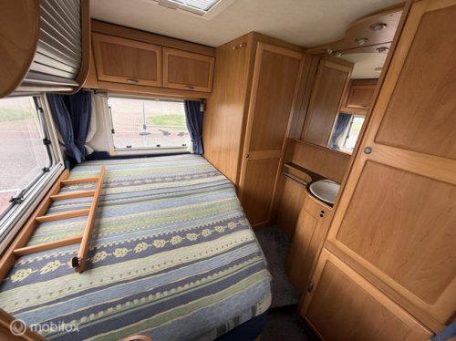 Hymer B574 &ndash; Ger&auml;umiger Vollintegriert-Wohnmobil mit Festbett UND ger&auml;umigem Hubbett Foto: 8