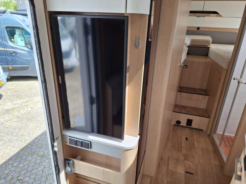 Hymer B-MC T 680 + LEVEL SYST&Egrave;ME+VELOSLIDE photo: 2
