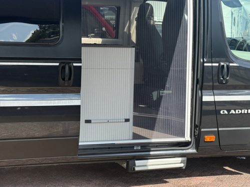 Adria Twin 640 SGX Supreme 9 traps automaat full options 160 pk elktr lengte hefbed luifel trekhaak eltr schotel tv leder foto: 4