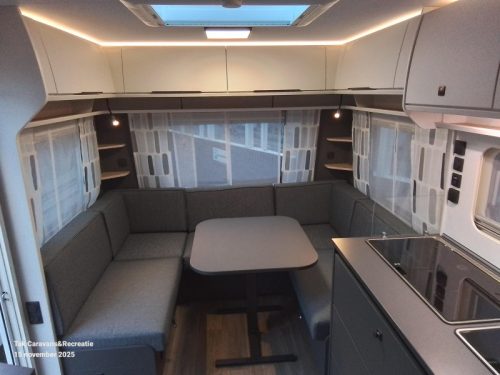 Fendt Apero 465 SFB central kitchen and French bed photo: 10