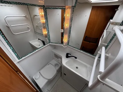 Hymer B544 Vollintegriert Wohnmobil, 4 Personen Foto: 9