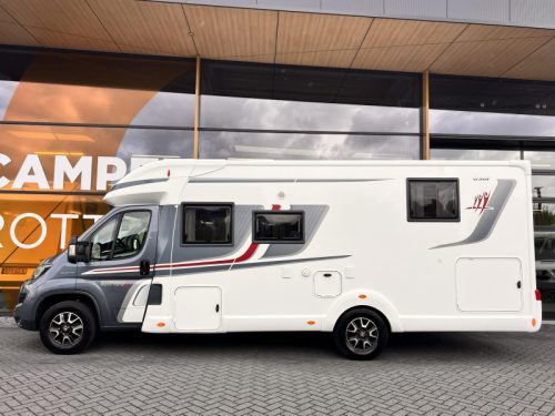 Rapido 696 F Premium Edition Face to face  Foto: 3
